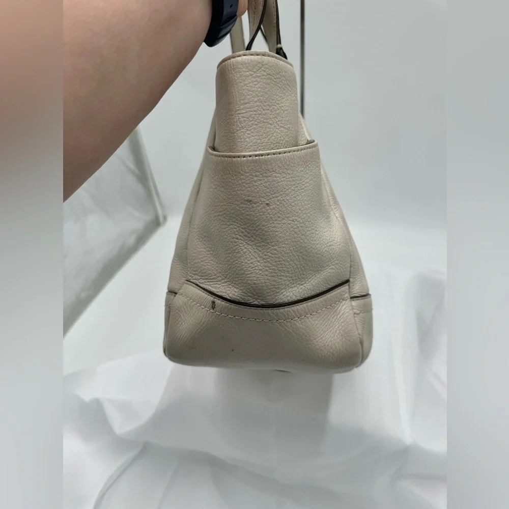 COACH PARK LEATHER CARRIE TOTE SILVER & PARCHMENT‎ F23284
